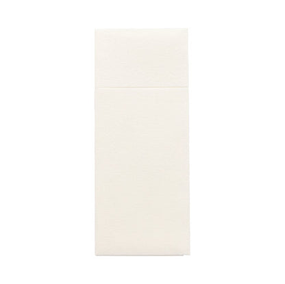 Una busta verticale color crema Starpak 480 per posate (Airlaid, 40 x 33 cm con piega per posate) è raffigurata su sfondo bianco con aletta chiusa per una presentazione igienica e senza marcature visibili.