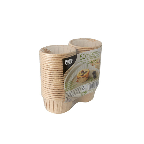 Una confezione con 50 stampi marroni PAPSTAR pure della PAPSTAR GmbH, confezionata in pellicola trasparente con informazioni sul prodotto e immagini - ideale come stampo ecologico per una cottura sostenibile.