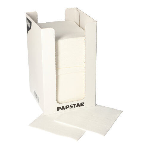 Ein weißer Kartonspender mit der Aufschrift „PAPSTAR GmbH“ enthält einen Stapel PAPSTAR 100 Servietten, 2-lagig „PUNTO“ 1/4-Falz, 20x20 cm; zwei Servietten sind teilweise herausgezogen und vor der Box platziert.