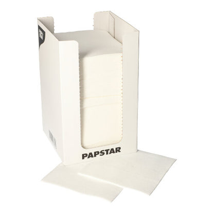 Ein weißer Kartonspender mit der Aufschrift „PAPSTAR GmbH“ enthält einen Stapel PAPSTAR 100 Servietten, 2-lagig „PUNTO“ 1/4-Falz, 20x20 cm; zwei Servietten sind teilweise herausgezogen und vor der Box platziert.