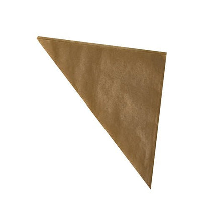 Un singolo PAPSTAR 1000 coni di carta pergamena, resistenti al grasso, di PAPSTAR La GmbH è raffigurata piegata in diagonale a formare un triangolo, su uno sfondo bianco semplice.
