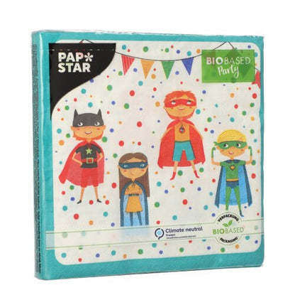 PAPSTAR 20 tovaglioli, 33 x 33 cm, 3 strati di PAPSTAR GmbH: Design colorato con bambini supereroi su sfondo bianco con punti e ghirlande. La confezione enfatizza l'uso di materiali a base biologica.