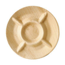 Ein runder, leichter Palmblatt-Aschenbecher der PAPSTAR GmbH aus umweltfreundlichem Material mit drei Rillen für Zigaretten, Draufsicht auf weißem Hintergrund. Produkt: PAPSTAR 6 Teller, Palmblatt "pure" 5-geteilt.