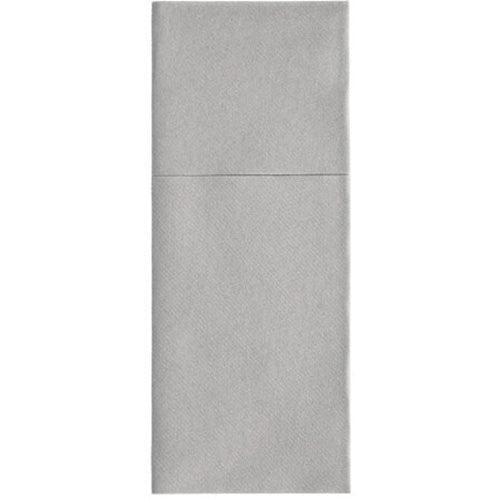 Die Starpak 100 Bestecktaschen, Airlaid 40 cm x 48 cm mit Besteckfalz, sind hellgraue, zu Dritteln gefaltete rechteckige Servietten mit einer oberen Falte – ideal für elegante Tischdekoration oder als stilvolle Bestecktaschen.