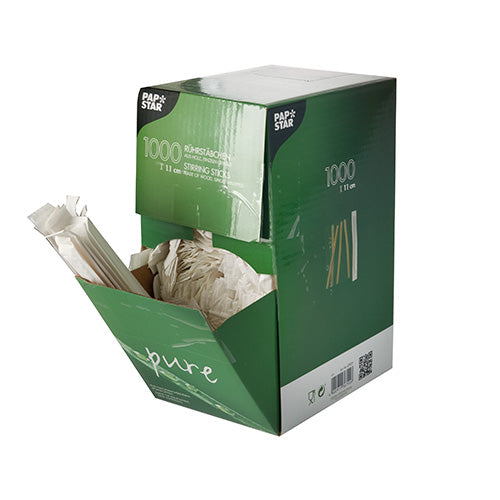 Eine grün-weiße Schachtel der PAPSTAR GmbH mit der Aufschrift „1000 Rührstäbchen, Holz ‚pure‘, einzeln gehüllt“ zeigt mehrere hölzerne Rührstäbchen, die aus der offenen Vorderseite herausragen.