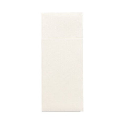 L'immagine mostra una busta rettangolare color crema Starpak 100 per posate realizzata in resistente materiale Airlaid (40 x 33 cm) con piega per posate - ideale per l'uso nella ristorazione grazie al suo aspetto elegante.