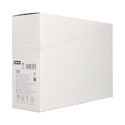 Una scatola Starpak 100 per posate (Airlaid 40 cm x 33 cm con piega per posate) è raffigurata di traverso e presenta un'etichetta del prodotto e una parte superiore perforata per una facile apertura - ideale per l'uso nei ristoranti.