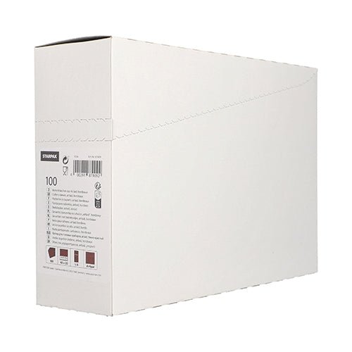 Una scatola Starpak 100 per posate Airlaid (40 x 33 cm) è in piedi con il coperchio parzialmente aperto, rivelando un'etichetta con testo, simboli e codici a barre. Spesso utilizzata nei ristoranti per organizzare bustine per posate su uno sfondo bianco semplice.