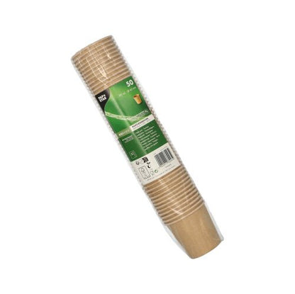 Una confezione di plastica con 50 bicchieri da porzione PAPSTAR in cartone marrone, riciclabili. Di PAPSTAR GmbH, con etichetta verde-bianca con informazioni sul prodotto e codice a barre. I bicchieri impilati sono ideali per applicazioni di ristorazione.