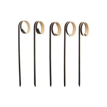 Cinque PAPSTAR 100 Fingerfood - Picker della PAPSTAR GmbH, ciascuno con una spirale ondulata, sono disposti verticalmente su base bianca - ideali per servire finger food con stile alle feste.