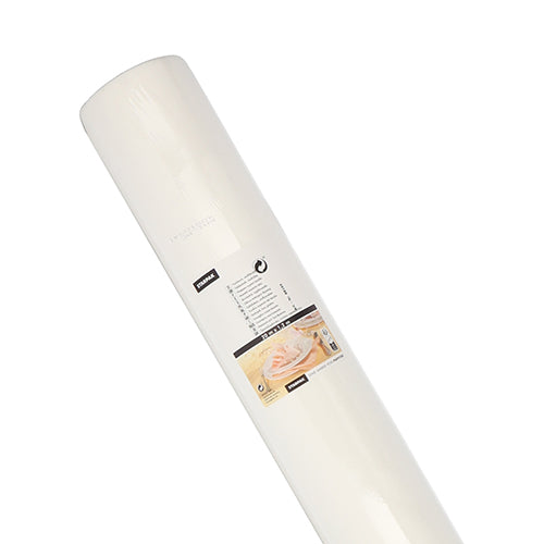 La tovaglia Starpak simile al tessuto (Airlaid 20 m x 1,2 m) colpisce per il suo aspetto simile al tessuto e trasmette una sensazione di alta qualità; l'etichetta mostra i dettagli del prodotto e un'immagine di mani che lavorano con l'impasto.