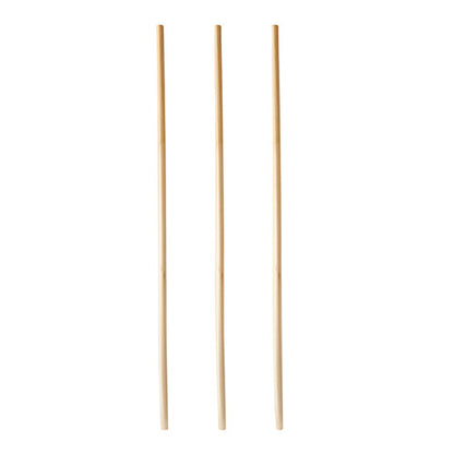 Tre dritte, chiare cannucce "pure" della PAPSTAR GmbH (Ø 4 mm, 23 cm) sono disposte verticalmente su uno sfondo bianco e sottolineano le stilose e ecologiche cannucce di carta dalla scatola dispenser da 150 pezzi.