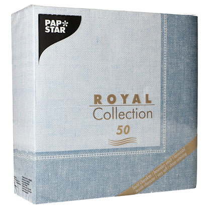 Die quadratische Packung PAPSTAR 50 Servietten "ROYAL Collection" 1/4-Falz 40 x 40 cm blau der PAPSTAR GmbH besticht durch ein hellblaues Strukturmuster, goldene und weiße Schrift und ein goldenes Diagonalband mit der Aufschrift "50 luxuriöse Papierservietten".