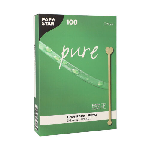Una scatola verde PAPSTAR 100 fruste per bevande, bambù "pure" della PAPSTAR GmbH reca la scritta "100" e "spiedini fingerfood" in caratteri bianchi. Il design ecologico e biodegradabile mostra una foglia di bambù e un'immagine di spiedino a forma di cuore.