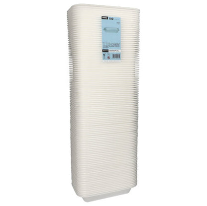 Una pila alta di ciotole sigillanti Starpak 100 laminate bianche in XPS, confezionate in pellicola trasparente con etichetta blu - ideale per l'uso nella gastronomia.