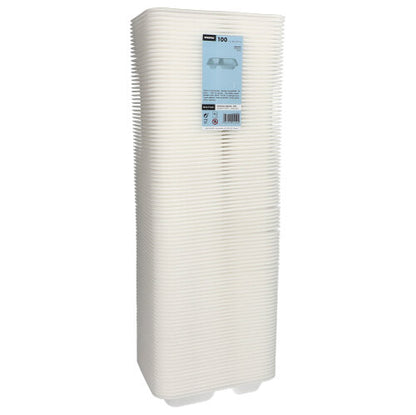 Una pila alta di 100 vaschette sigillanti Starpak, XPS a 2 scomparti, bianche laminate, con un'etichetta sul davanti. Le confezioni alimentari bianche, rettangolari, di Starpak sono allineate ordinatamente e confezionate insieme.