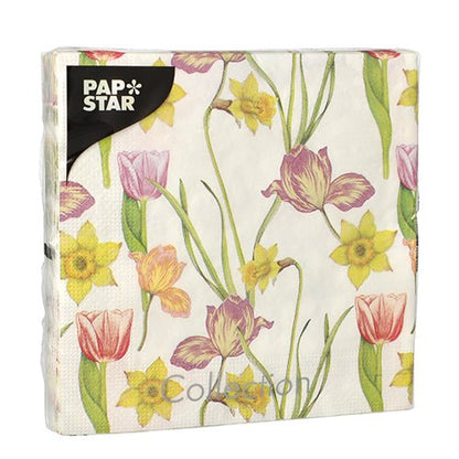 Una confezione di PAPSTAR 20 tovaglioli, 33x33 cm, 3 strati, con un motivo floreale di tulipani e narcisi in rosa, giallo e verde su bianco. Marca: PAPSTAR GmbH. Avvolto in plastica trasparente. Design Set 1, piegato 1/4.