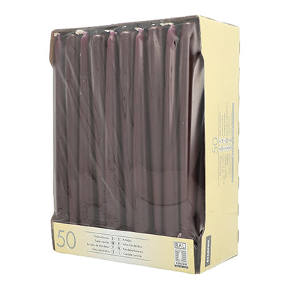 Ein beiger Starpak-Karton mit Produktangaben auf der Seite und der Vorderseite enthält 50 dunkelviolette Leuchterkerzen (Ø 2,2 cm, 25 cm) in einer durchsichtigen Kunststoffverpackung.