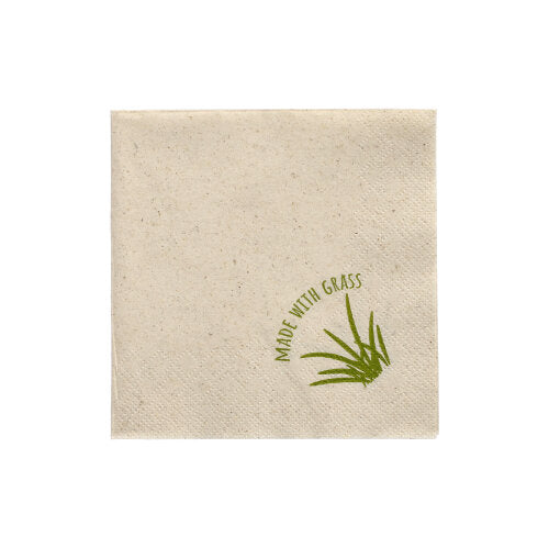 I 250 tovaglioli della PAPSTAR GmbH sono tovaglioli quadrati beige a 2 veli (24 x 24 cm) con fibre visibili, una grafica di erba verde e la scritta 'MADE WITH GRASS' in un angolo.