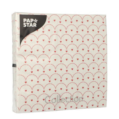 Una confezione di 20 tovaglioli PAPSTAR GmbH, 33 x 33 cm, 3 strati con Design Set 4. Con un motivo ripetitivo di cuori rossi e un motivo semicircolare punteggiato. Il logo PAPSTAR appare in alto a sinistra sulla confezione.