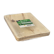 Una pila di PAPSTAR 6 piatti, foglia di palma "pure" rettangolari naturali della PAPSTAR GmbH in pellicola di plastica trasparente con etichetta verde-bianca, offre una soluzione di stoviglie sostenibili per eventi ecologici.