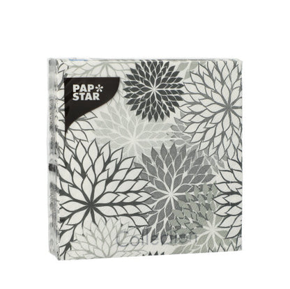 Eine Packung PAPSTAR 20 Servietten, 25x25 cm, 3-lagig, viertelgefaltet von der PAPSTAR GmbH – ideal für die stilvolle Tischdekoration.