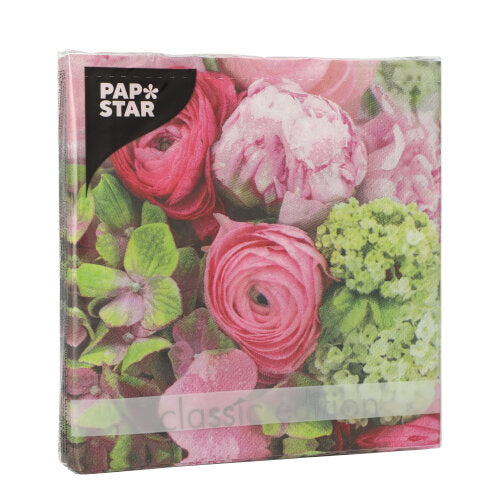 Eine Packung PAPSTAR 20 Servietten, 33 x 33 cm, 3-lagig, 1/4-Falz von PAPSTAR GmbH mit einem floralen Design in rosa und grün mit Rosen und Hortensien. Die Verpackung ist teilweise transparent mit dem Schriftzug "classic edition" sichtbar.