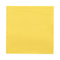 Un singolo tovagliolo giallo PAPSTAR 50 tovaglioli "DAILY Collection", 32 x 32 cm, è disteso su un fondo bianco e presenta il suo motivo strutturato discreto per una decorazione da tavola elegante.
