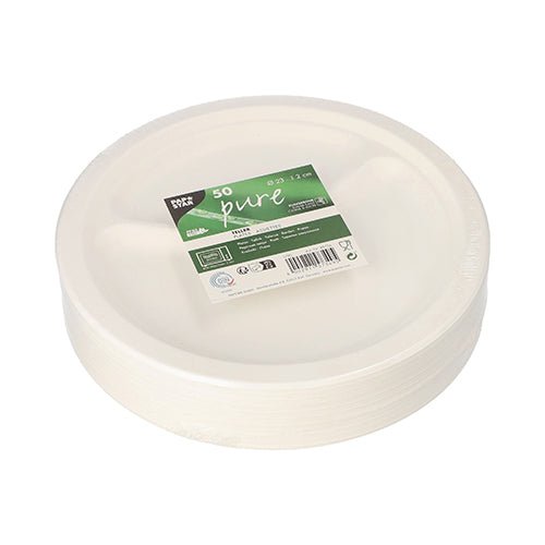 Una pila di piatti usa e getta rotondi e bianchi "pure" di PAPSTAR GmbH 50 piatti di canna da zucchero con tre scomparti, avvolti in pellicola con etichetta "50 Pure" verde-bianca e simboli ambientali.