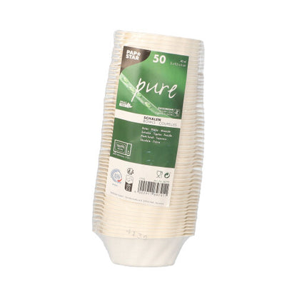 Una pila di 50 PAPSTAR ciotole finger food in canna da zucchero, bianco, 3x9,5x6 cm "Wave" della PAPSTAR GmbH, avvolta in plastica con informazioni sul prodotto e simboli di riciclaggio, come indicazione di confezioni finger food sostenibili.