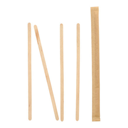 Vier PAPSTAR Rührstäbchen Holz "pure" 17,8 cm stehen aufrecht, eines lehnt schräg, daneben liegt ein einzeln in Folie verpacktes Rührstäbchen - alles von PAPSTAR GmbH auf weißem Hintergrund.