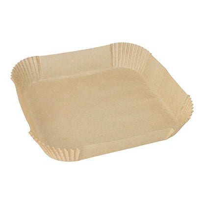 I 100 fogli di carta da forno per friggitrice ad aria quadrati della PAPSTAR GmbH sono stampi quadrati marroni antiaderenti con bordo ondulato e fondo piatto - perfetti per le friggitrici ad aria. Raffigurati dall'alto su sfondo bianco.