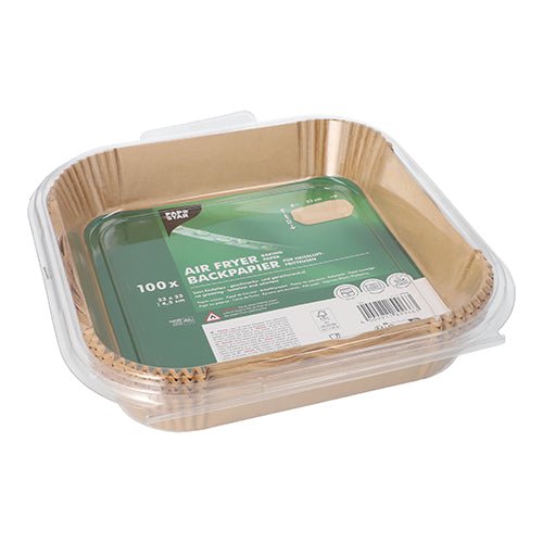 Un contenitore di plastica trasparente della PAPSTAR GmbH contiene 100 fogli di carta da forno quadrati antiaderenti per friggitrice ad aria. L'etichetta verde offre informazioni sul prodotto, simboli ecologici e istruzioni per l'uso.
