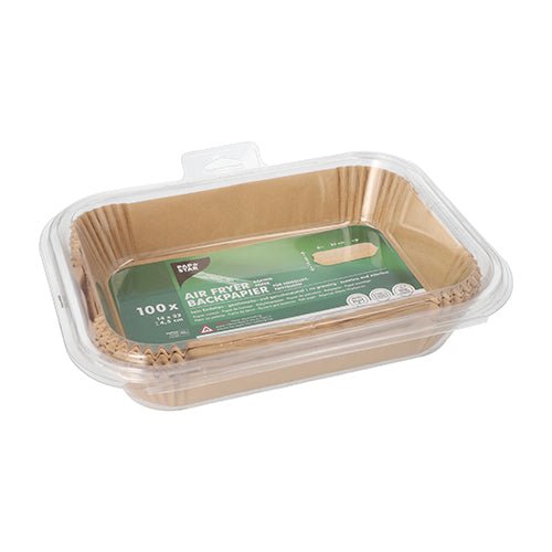 Un contenitore di plastica trasparente della PAPSTAR GmbH contiene 100 fogli di carta da forno rettangolari antiaderenti marroni per friggitrice ad aria quadrati, ordinatamente impilati e con l'iscrizione "PAPSTAR 100 fogli di carta da forno per friggitrice ad aria quadrati".