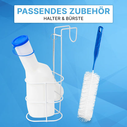 La bottiglia urinaria ARNOMED ECO Herren di ARNOWA GmbH è posizionata con tappo blu nel supporto in metallo bianco accanto a una spazzola con manico blu su sfondo blu. Testo in alto: "ACCESSORI COMPATIBILI SUPPORTO & SPAZZOLA".
