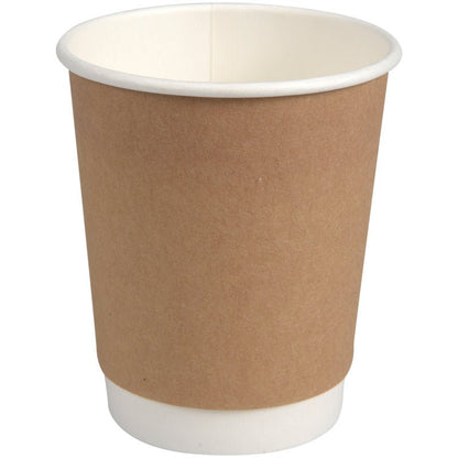 La tazza da caffè a doppia parete "Kraft" di Abena Re-Seller GmbH è un semplice bicchiere isolante marrone con interno e fondo bianchi, che si erge in piedi su un fondo bianco e presenta un design semplice ed efficace.