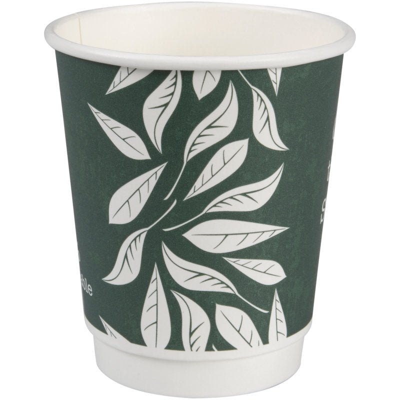 La tazza da caffè a doppia parete Bio "Green Leaves" di Abena Re-Seller GmbH è una tazza di carta verde con bordo bianco e design di foglie, realizzata con materiali sostenibili. La tazza vuota è in piedi su uno sfondo semplice.