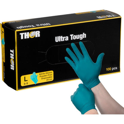 Una mano indossa un guanto in nitrile verde davanti a una scatola nero-gialla "Thor Ultra Tough, Verde" della Abena Re-Seller GmbH - guanti monouso senza polvere, taglia L (100 pezzi), ideali per compiti impegnativi e attività all'aperto.