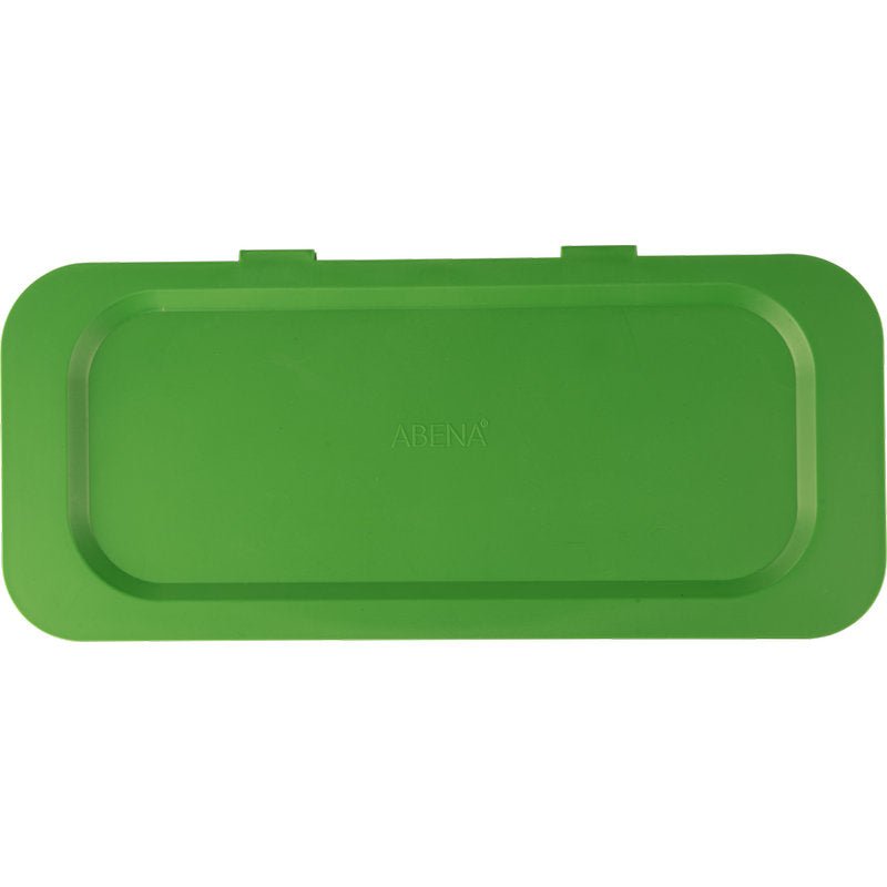 Un coperchio di plastica rettangolare verde con angoli arrotondati e due linguette, progettato come coperchio per contenitore di rifiuti Sækko Boy di Abena Re-Seller GmbH. Al centro è impresso "ABENA".