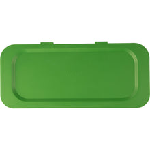 Ein grüner rechteckiger Kunststoffdeckel mit abgerundeten Ecken und zwei Laschen, entworfen als Deckel für Sækko Boy Abfallbehälter von Abena Re-Seller GmbH. In der Mitte ist "ABENA" eingeprägt.