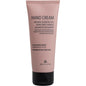 Un tubo rosa da 75 ml di crema per le mani ENA Living di Abena Re-Seller GmbH, con tappo nero e oli essenziali di arancia dolce, lavanda e rosmarino. Realizzato con il 96,8% di ingredienti naturali per la cura intensiva delle mani secche. Disponibile in cartoni (confezione da 18).