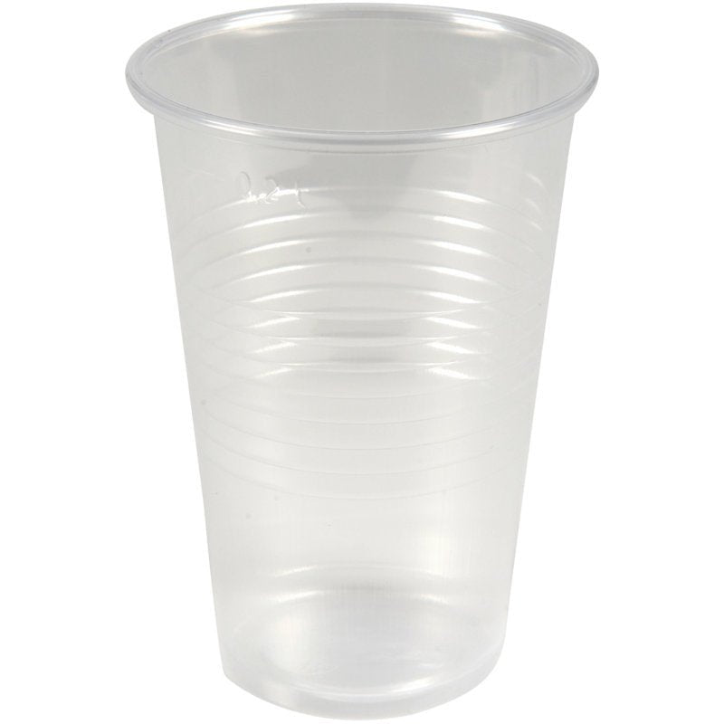 Un bicchiere trasparente per mescita, PP, 20 cl di Abena Re-Seller GmbH è in piedi su uno sfondo bianco semplice. Il bicchiere ha un bordo leggermente svasato e scanalature orizzontali intorno al corpo. Viene consegnato in confezioni da 100 pezzi.