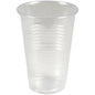 Un bicchiere trasparente per mescita, PP, 20 cl di Abena Re-Seller GmbH è in piedi su uno sfondo bianco semplice. Il bicchiere ha un bordo leggermente svasato e scanalature orizzontali intorno al corpo. Viene consegnato in confezioni da 100 pezzi.