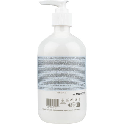 Eine durchsichtige Kunststoffflasche mit weißem Pumpspender mit der Aufschrift "Milde Cremeseife ohne Parfüm" von Abena Re-Seller GmbH ist mit einem großen blau-weißen Etikett und mehrsprachigen Produktinformationen auf der Rückseite versehen.