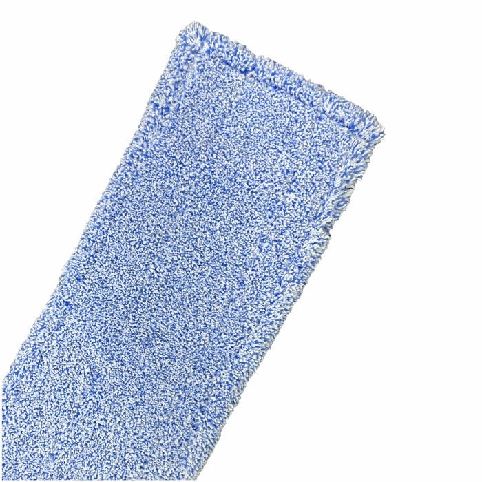 Il primo piano del panno in microfibra Arcora MICRO BLUE 2.0 - FC SENZA COPERTINA della Arcora International GmbH mostra il suo tessuto morbido e strutturato e i bordi puliti - ideale per tutte le superfici e compatibile con vari detergenti.