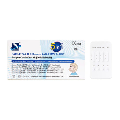 Il test rapido antigenico Altruan DeepBlue Combo 5in1 (1 pezzo) rileva SARS-CoV-2, Influenza A+B, RSV e Adenovirus. La confezione contiene informazioni sul prodotto e strisce reattive trasparenti con pozzetti per campioni per una facile lettura dei risultati.