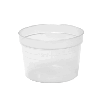 Il bicchiere medico AMPri PP della AMPri Handelsgesellschaft mbH è un bicchiere cilindrico in polipropilene resistente. Questo bicchiere di misurazione trasparente in plastica dispone di linee di graduazione precise fino a 30 ml ed è disponibile in vari colori. Lo sfondo è semplice bianco.