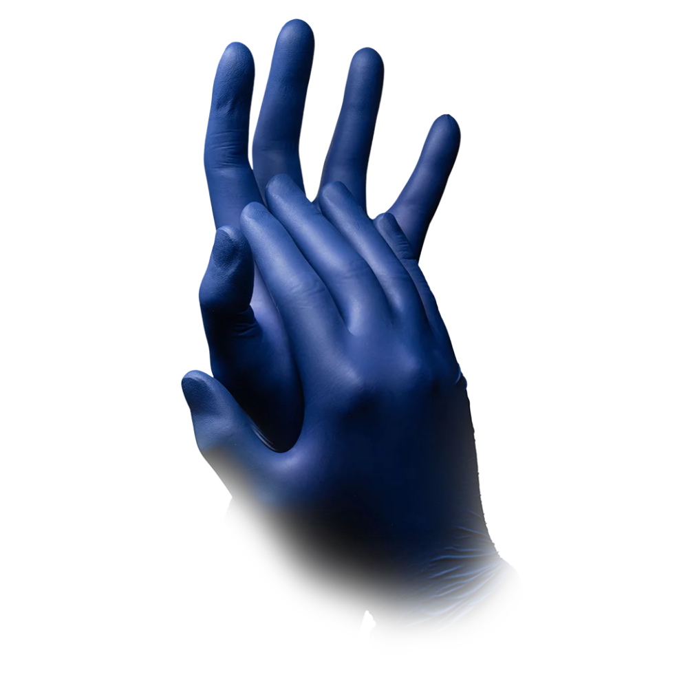 Un paio di mani con guanti in nitrile AMPri Epiderm Protect di MED-COMFORT senza polvere in blu metallizzato della AMPri Handelsgesellschaft mbH è visibile su uno sfondo bianco. I guanti, forniti in una scatola da 100 pezzi, si sovrappongono con le dita leggermente divaricate, creando una sensazione di profondità.