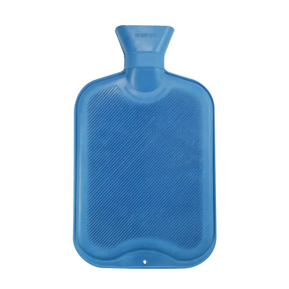 La borsa dell'acqua calda in gomma AMPri con tappo a vite in blu offre una superficie strutturata e scanalata, ideale per l'uso negli ospedali.