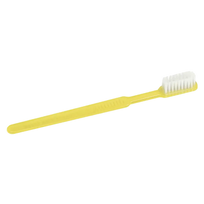Uno spazzolino monouso giallo AMPri MED-COMFORT Dental PS con dentifricio in plastica con setole bianche è presentato su uno sfondo bianco semplice, sottolineando la comodità nella cura dei denti.